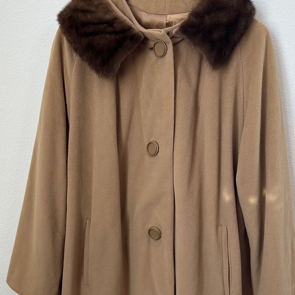 Vintage Kashmiracle Tan Coat with Faux Fur Collar - Picture 3 of 13
